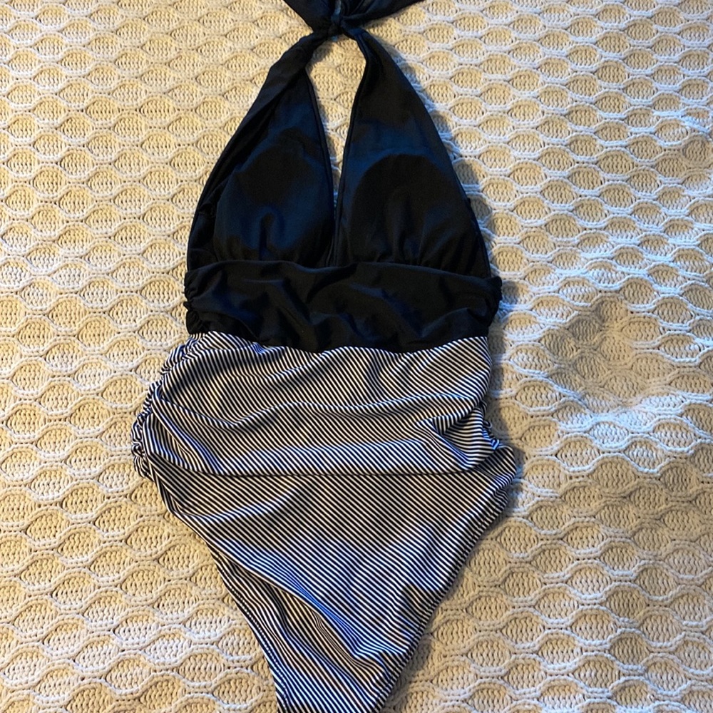 Swimsuit - Picture 2 of 3
